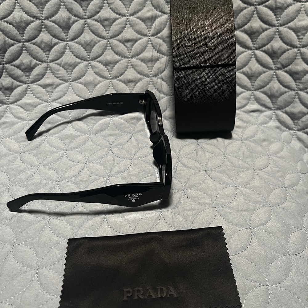 Prada Elegant Black Eyewear - Picture 3 of 5